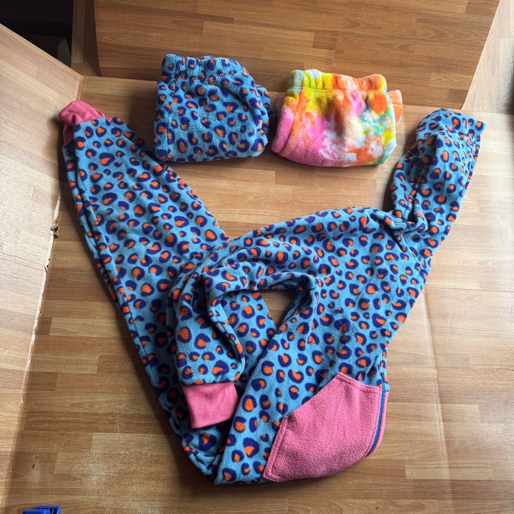 Tucker and Tate PJ bundle size 7/10 fleece soft one piece/shorts animal print